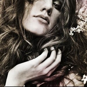 Meet your Posher, Iris